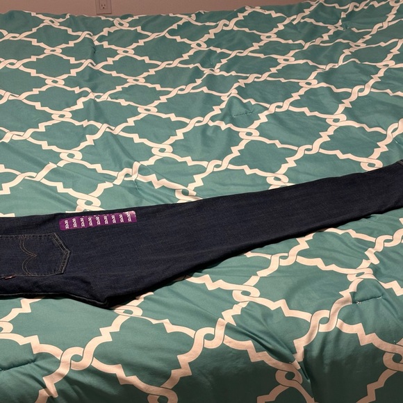 Levi's 711 Skinny Jeans - Picture 5 of 8